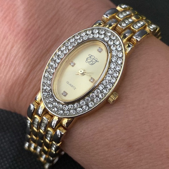 Vintage EJ Ladies Gold Toned Watch with Oval Rhinestones Face - Picture 3 of 8